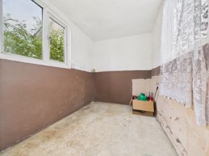 outbuilding- click for photo gallery